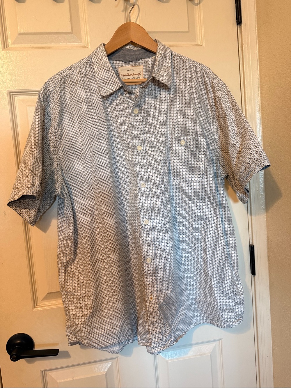 Weatherproof Men's Short-Sleeve Button-Down in Light Blue Microprint